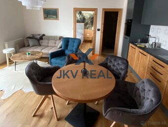 JKV REAL ponúka na predaj výnimočný apartmán v srdci Starého - 5