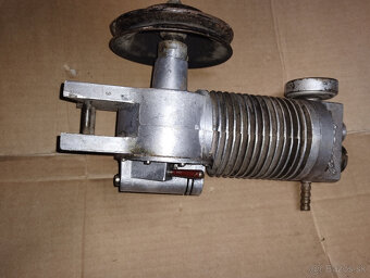 Škoda Octavia,1000 MB:prídavný kompresor na fúkanie pneu - 5