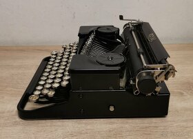 Starožitný písací stroj ROYAL P z roku 1930 - 5