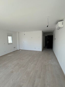 3 izb. Chorvátsko, Makarska, 65m2, terasa, garážové miesto v - 5