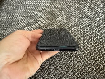 Predam iPhone Xr 64Gb cierny - 5
