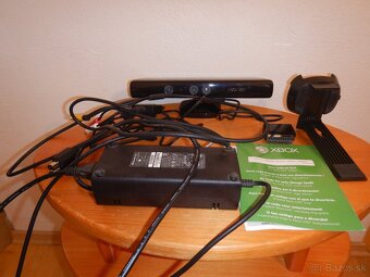 Xbox 360 + 3x ovládač + kinect senzor + príslušenstvo - 5