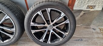 Predám Orginal VW SINGAPORE elektrony 5X112 R17 letné 225/45 - 5