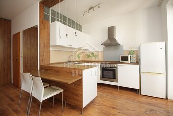 ŠUSTEKOVA - 1 iz. byt, len pre 1 osobu, balkón - 5