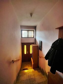 Rodinný dom (2 bytové jednotky) s pozemkom pri B. Bystrici - 5