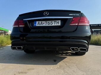 Mercedes Benz E400 AMG 4matic benzín - 5