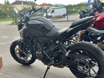 YAMAHA MT-07 - 5