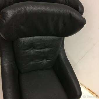 Velke retro kozenkove otocne kreslo usiak Up Zavody - 5