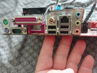 Doska s procesorom a grafikou. - 5