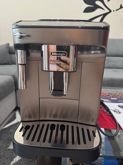 Predám plnoautomatický kávovar Magnifica Evo - 5