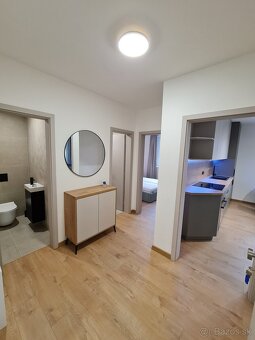 Na prenájom 3-izbový byt s balkónom a parkovacím miestom - 5