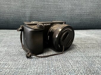 Sony a6300 + príslušenstvo - 5