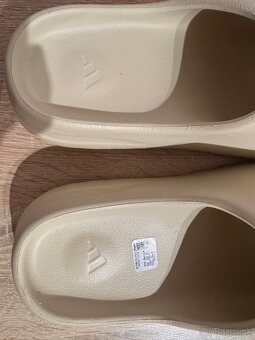 Predám šľapky Adidas Yezze Slide NOVÉ - 5
