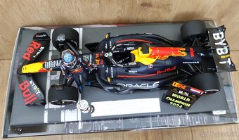 Max Verstappen 1:18 s figurkou - štvrtý titul 2024 - 5
