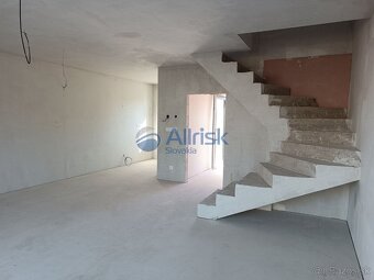 Krásna voňavá novostavba v Šalgočke za skvelú cenu. Dom č.3  - 5