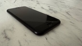 Predám Apple iPhone SE 2020 64GB cierny TOP stav - 5