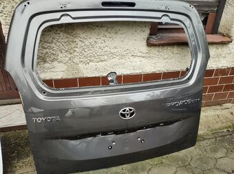 Toyota CHR-Toyota Proace city-Toyota RAV4-zadná kapota - 5