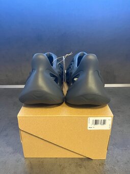 Adidas Yeezy Foam RNR Carbon - 5