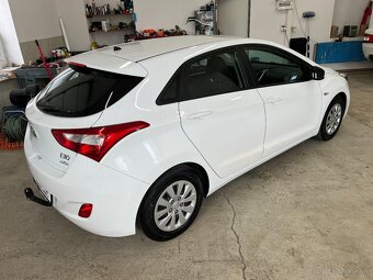 Hyundai i30 CRDi 81KW 1.majitel KLIMA TAŽNÉ ZAŘÍZENÍ - 5