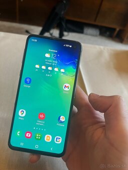 Samsung S10e trochu údretý display - 5