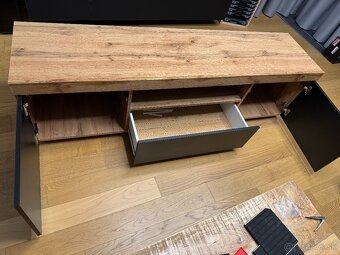 Predám TV stolík (skrinku) - 5