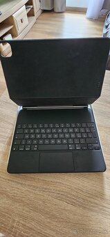 Apple Magic Keyboard 12'9 - 5