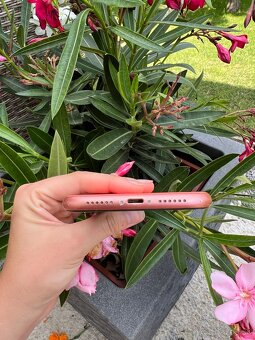 iPhone XR Coral 128 GB – zachovalý, s krytmi - 5