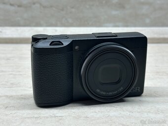 Ricoh GR III - 5