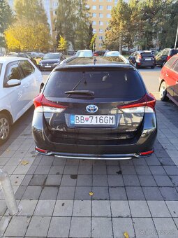 Predám toyoru Auris hybrid Touring sport - 5