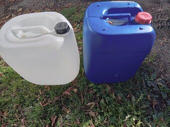 plastové sudy 220 lit a bandasky - 5