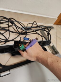 Predám HP TFT7600 + 16p switch - 5