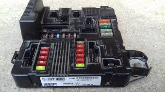 predam pristrojovy panelna renault - 5