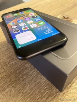 Apple iPhone 8 / 64GB Black / TOP stav - 5