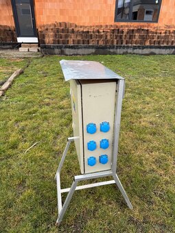 Predám stavebný rozvádzač (antoniček) s podstavcom - 5