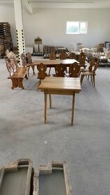 drevené stoličky, lavica a dva stoly - 5