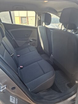 Renault Megan hatchback - 5