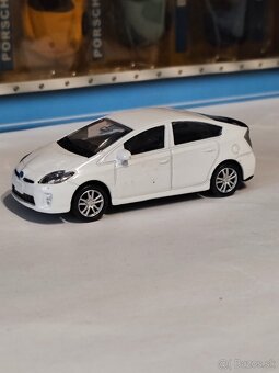 Modely áut Toyota a Mitsubishi - 5
