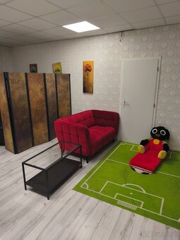 Kadernícke kreslo,zrkadlá, umývadlo, skrinky,recepcia - 5