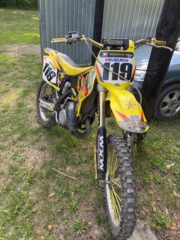 Suzuki rm 125 2T v zábehu - 5