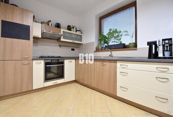 Veľkometrážny 3 izbový byt s garážou - 5