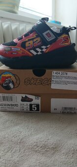 Nové botasky skechers a plátenky v.21 - 5