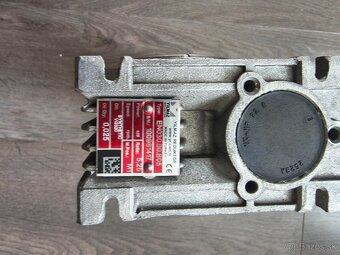 Predám elektromotor s prevodovkou 24VDC - 5