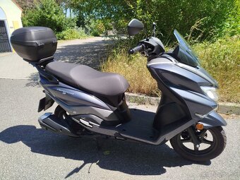 Suzuki burgman 125 - iba 2.100 km - 5