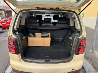 Predám Volkswagen Touran 7miestny Taxi version rok 2009 - 5
