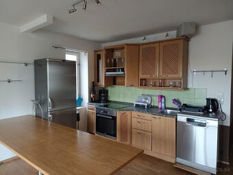 Administratívna budova na predaj - 5