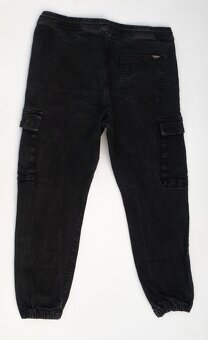 Čierne cargo nohavice Cropp č.34 - 5
