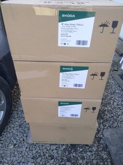 18" alu originál ŠKODA model TRISULI. - 5