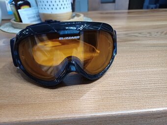 Lyžiarská prilba a okuliare - 5