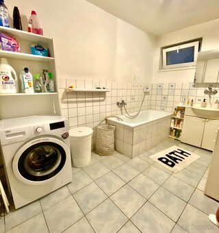 Nezariadeny velky 2.ibyt v RD - 5