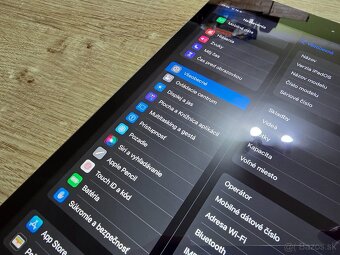 Ipad 7 32gb plnefunkcny na displeji su len jemne skrabanceky - 5